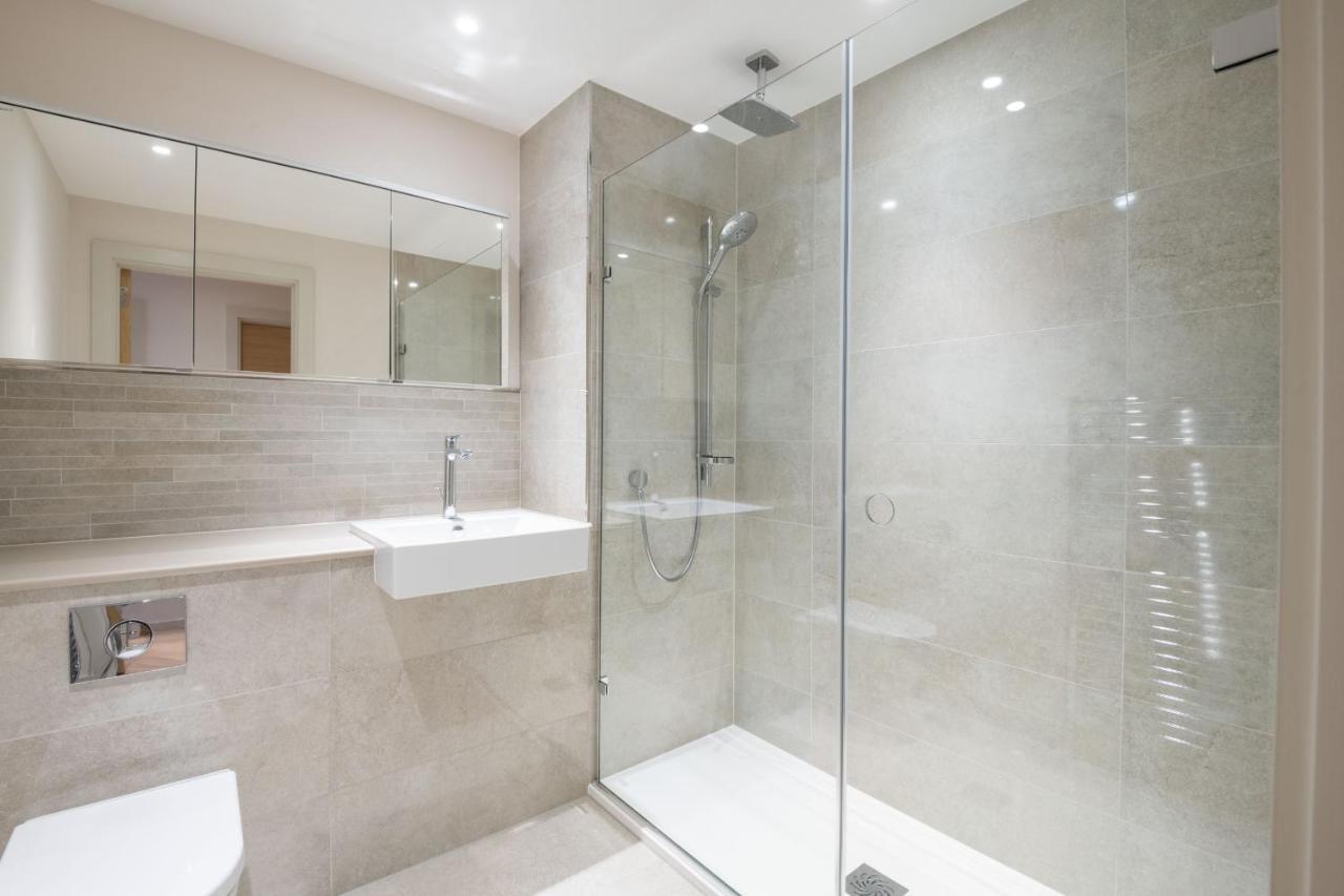 לונדון Modern Family Home Close To Victoria Station By Underthedoormat מראה חיצוני תמונה