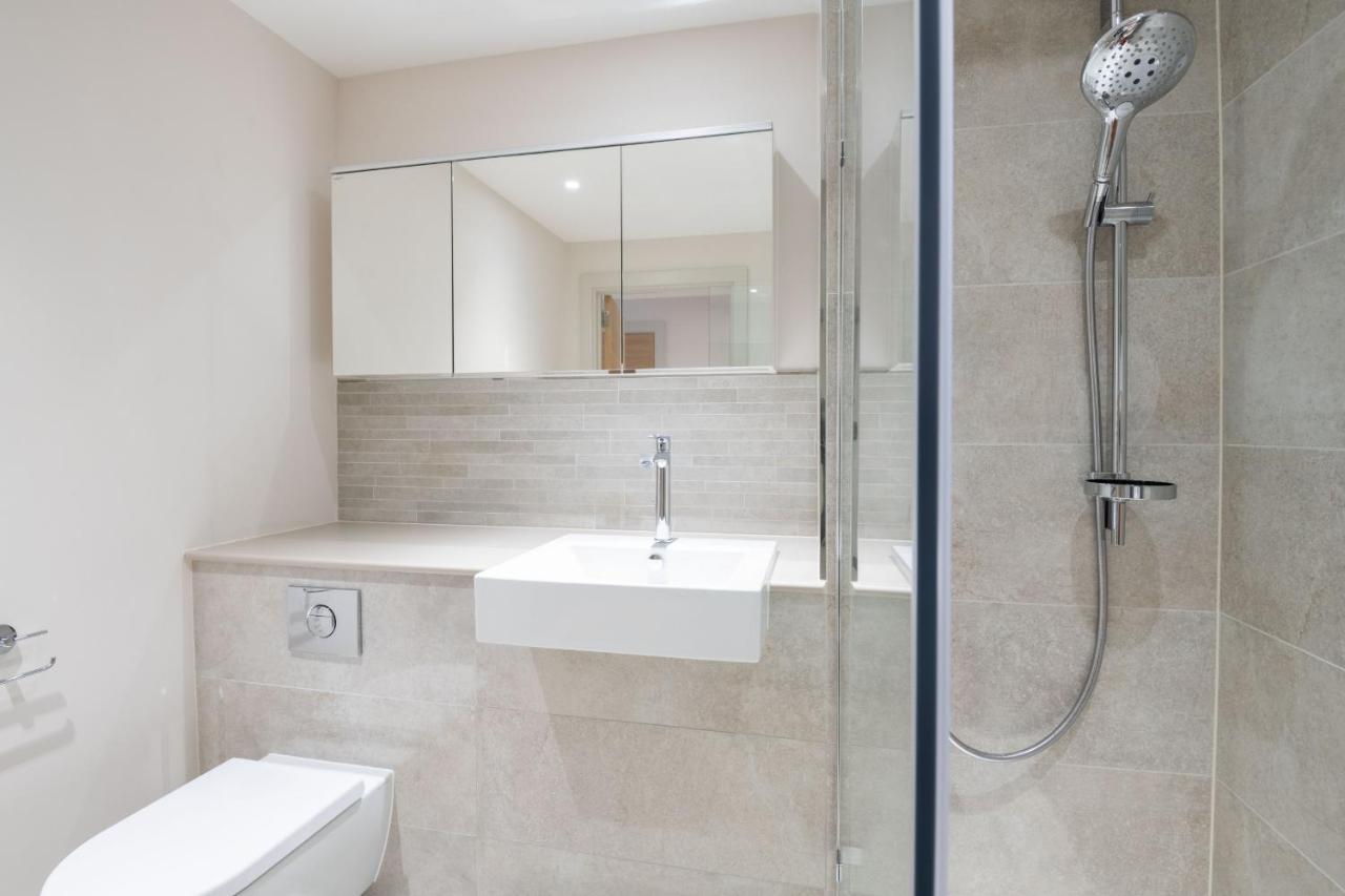 לונדון Modern Family Home Close To Victoria Station By Underthedoormat מראה חיצוני תמונה